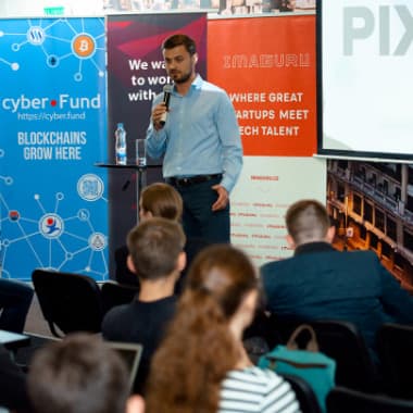 Alex Dulub giving a speech on a blockchain meetup